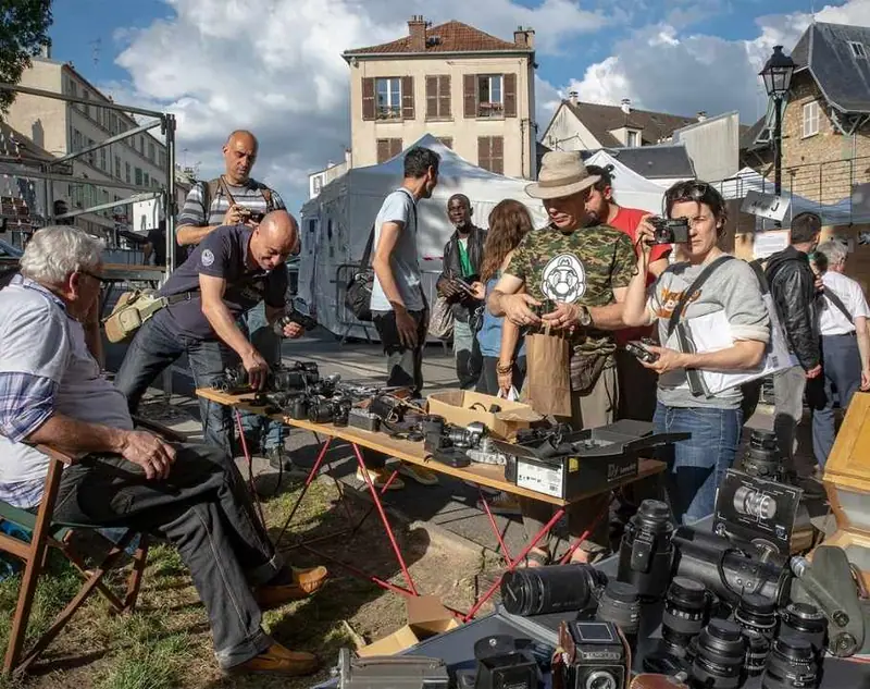 Collectionneurs à la Foire de Bièvres